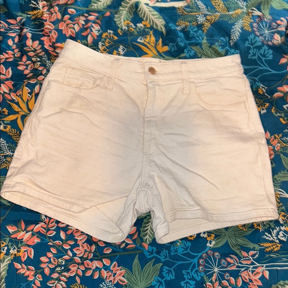 Universal Thread-Cream Khaki Shorts